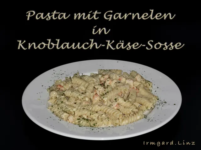 Pasta mit Garnelen in Knoblauch-Käse-Sauce