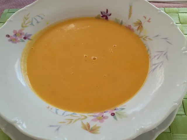 Karotten-Kokos-Suppe mit Ingwer