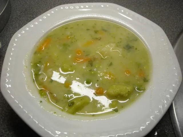 Gebundene Gemüsesuppe mit Forferl