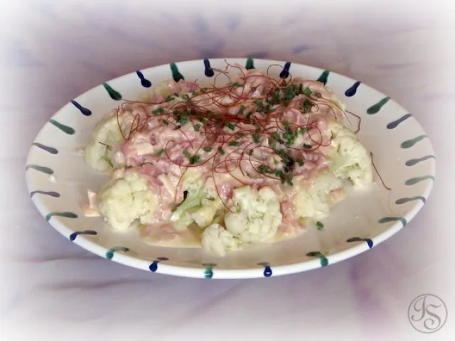 Karfiol mit Schinken-Käse-Sauce