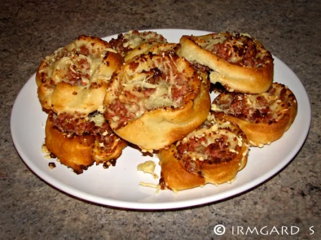 Wurst-Käse-Schnecken