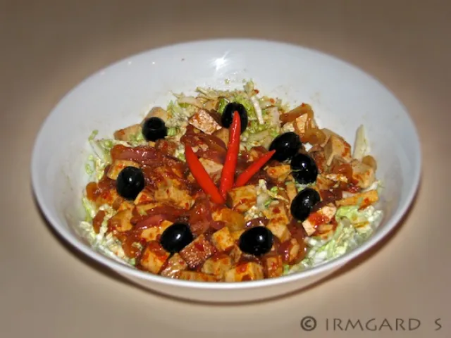 Chinakohlsalat mit Räuchertofu