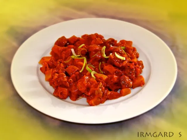 Ungarischer Soja-Gulasch-Topf