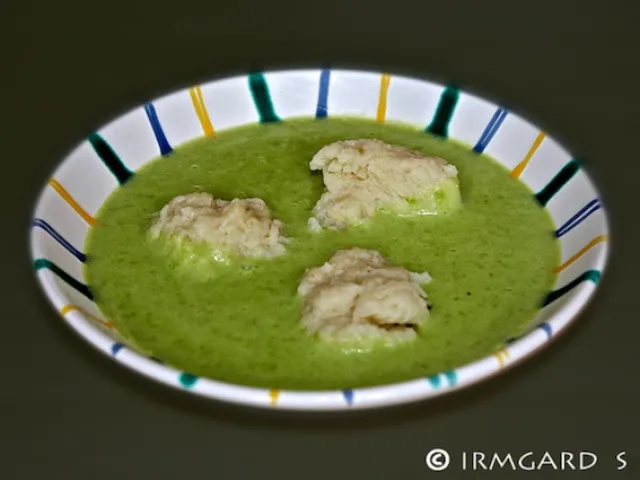 Erbsensuppe mit Butternockerl