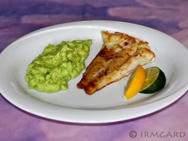 Kabeljaufilet mit Erbsenpüree