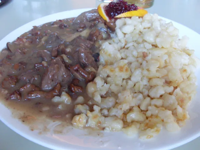 Rehragout mit Eierschwammerl