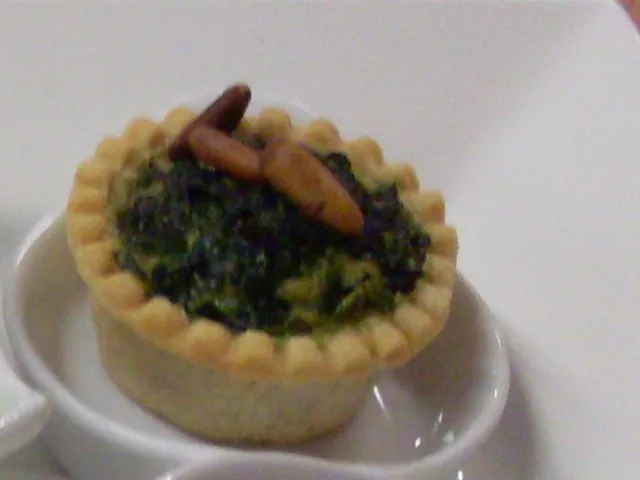 Mini - Quiche mit Spinat und Pinienkernen