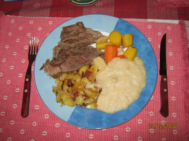 Gekochtes Rindfleisch mit Gröste & Semmelkren