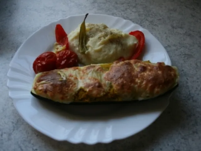 Überbackene Zucchini gefüllt mit Couscous
