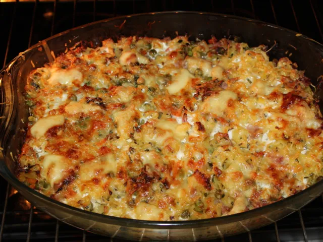 Nudelauflauf mit Gemüse und Schinken