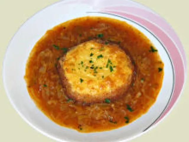 Weimarer Zwiebelsuppe mit Käsecroutons