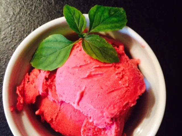 Cremiges Beeren-Joghurt Eis