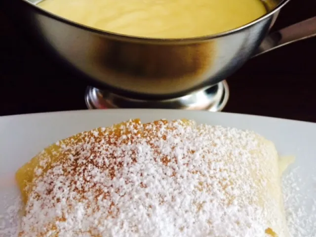 Birnen-Strudel mit Williams Sauce