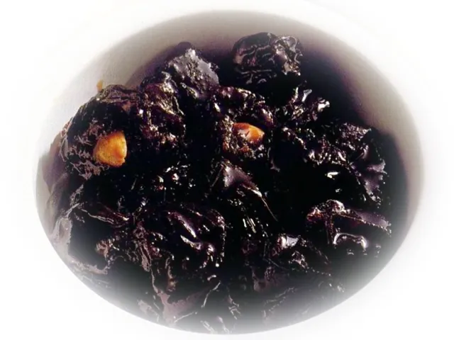 Dörrpflaumen in Tokajer Wein