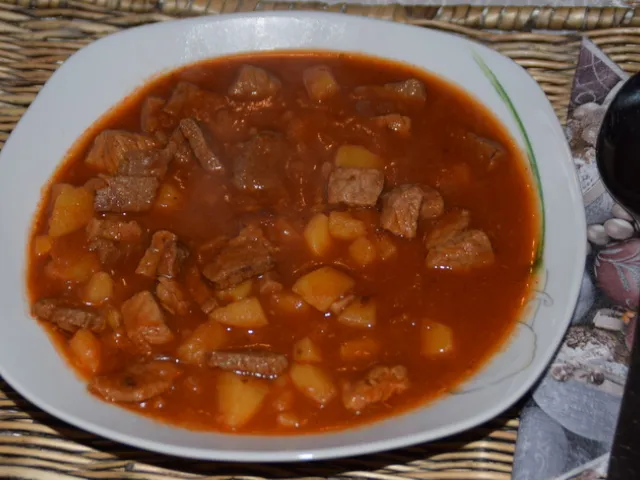 Albanische Kartoffelsuppe