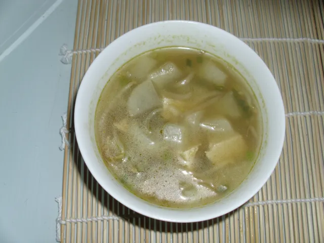 Scharfe pikante Suppe mit Tofu