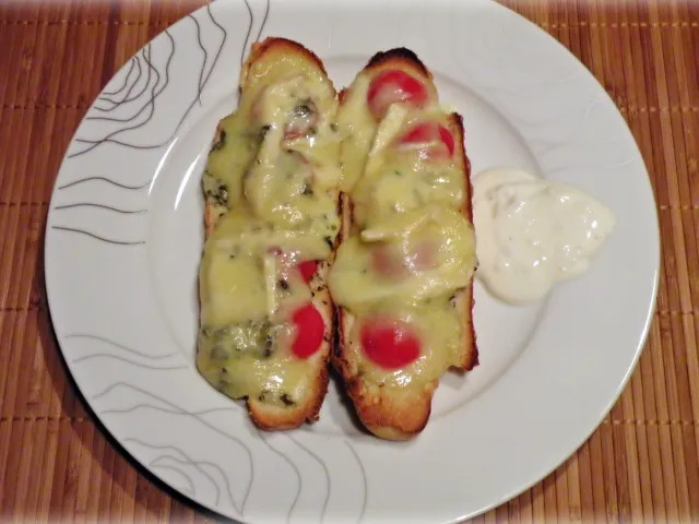 Überbackenes Käsestangerl