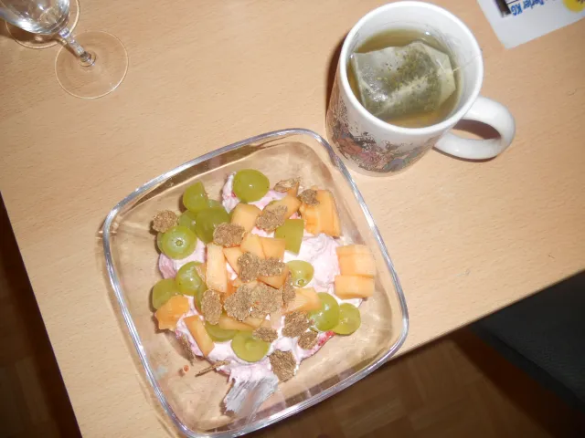 Fruchtiger Erdbeerquark mit Knusperflakes