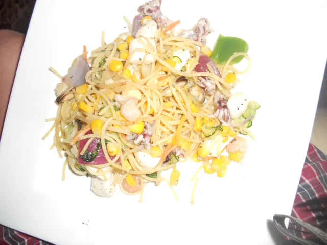 Gebratene Spaghetti mit Meeresfrüchten