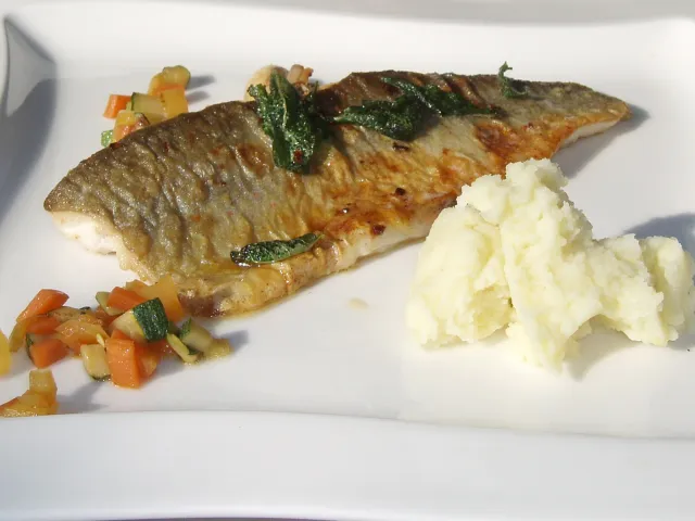 Forellenfilet in Salbeibutter