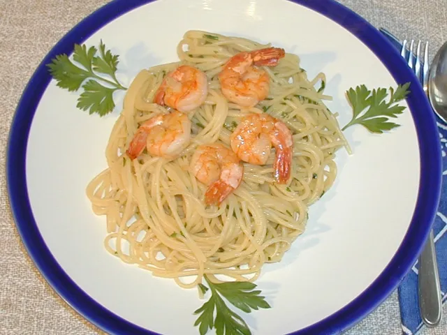 Garnelen auf Knoblauch- Petersil- Pasta