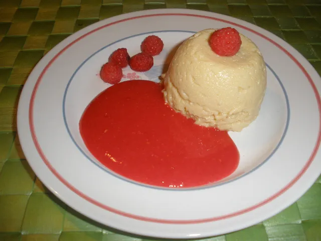 Grießtörtchen mit Himbeerpürree