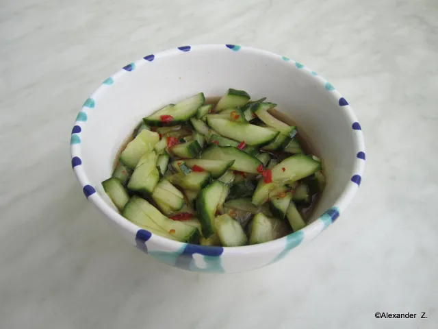Scharfer Gurkensalat