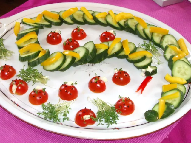 Gurkenschlange und Tomatenkäferln