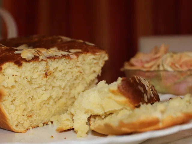 Honigbrot mit Mandeln