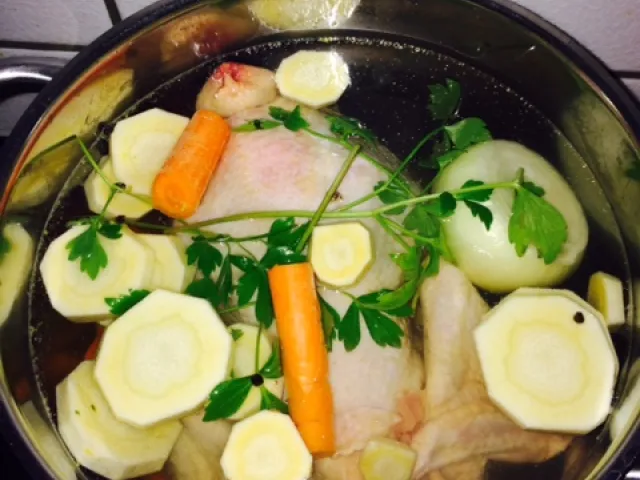 Hühnersuppe (EXTRA für meine Schnupfennasen ;-) )