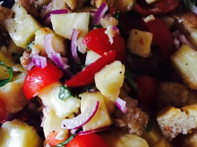 Brot Salat mit Tomaten+Ananas