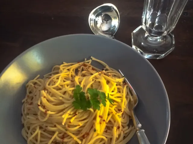 Spaghetti con aglio e olio 