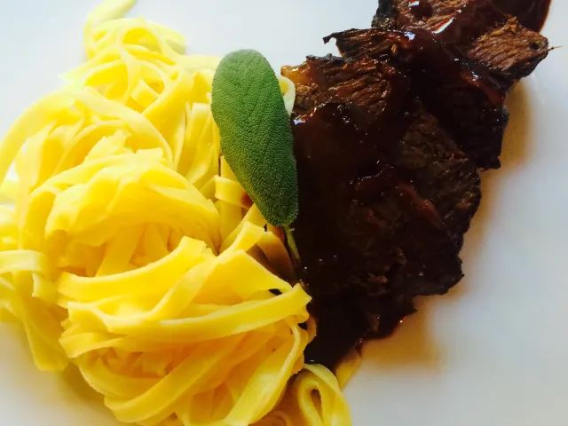 Geschmorte Rinderbacken ( Ochsenbackerl) in Schokolade- Portwein Sauce 