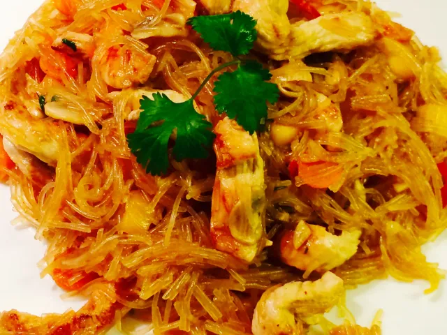 Glasnudelsalat mit Hühnchen 