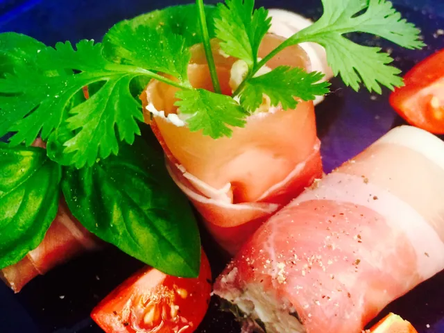 Basilikum Creme im Prosciuttomantel