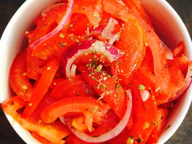 Würziger Tomatensalat