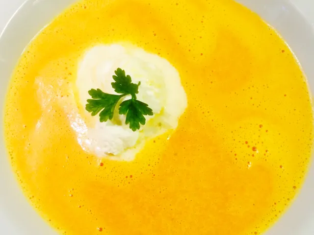 Karotten-Paprika-Tomaten Suppe 