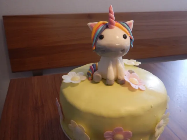 Einhorn-Geburtstagstorte