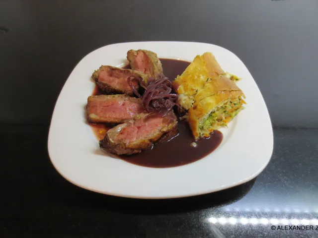 Entenbrust in Zwiebel-Rotweinsoße