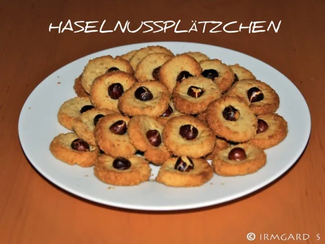 Haselnussplätzchen