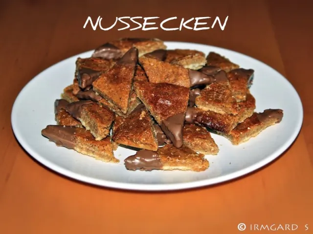 Nussecken mit Marzipan