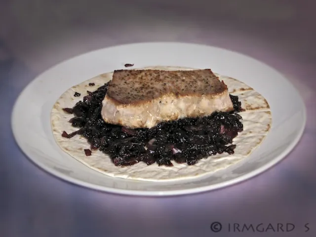 Thunfischsteak mit Zwiebelmarinade