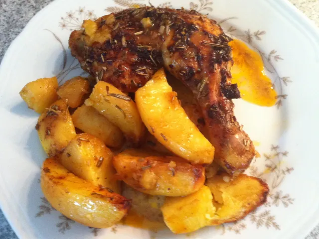 Huhn mit Kartoffeln und Knoblauch