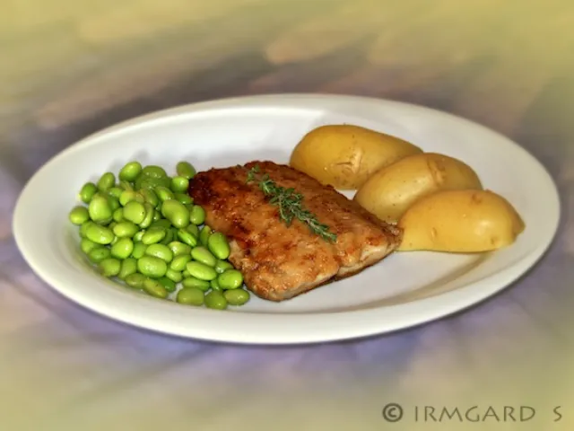 Welsfilet mit Edamame und Kartoffeln
