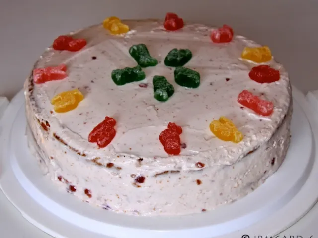 Biskuittorte mit Rotweinbirnencreme