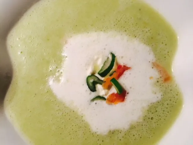 Jungzwiebel-Suppe mit Lachs