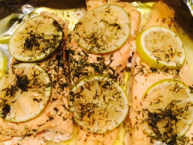 Lachs mit Zitrone in Folie