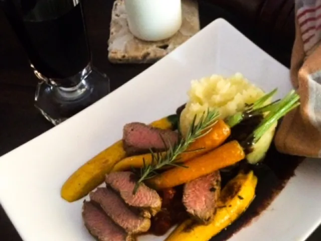 Lammrücken auf Tomatenkompott