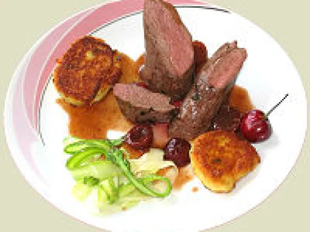 Maibockrücken mit Kirschen