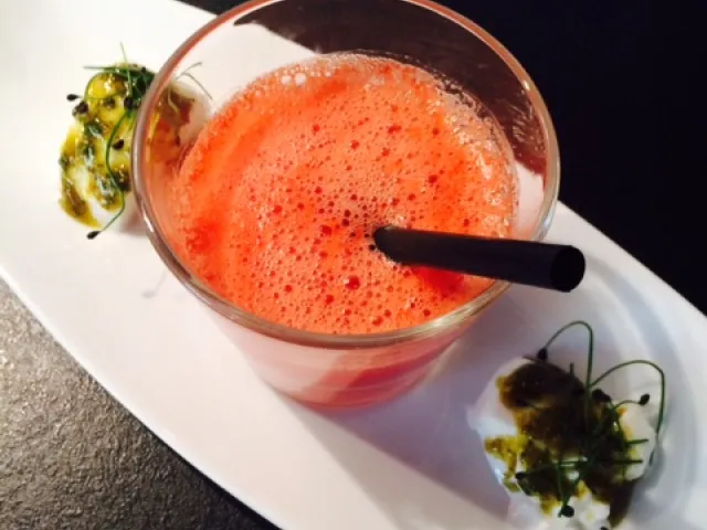 Melonen Kaltschale mit Büffelmozzarella und Burrata